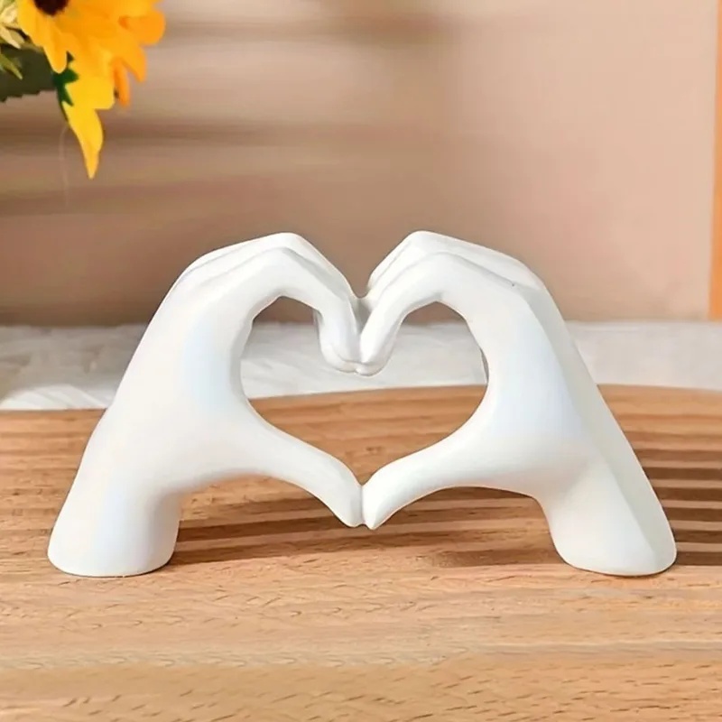 Resin Love Gesture Sculpture D - Quiet Luxury Lifestyle 评论和价格