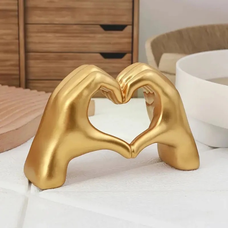 Resin Love Gesture Sculpture D - Quiet Luxury Lifestyle 评论和价格